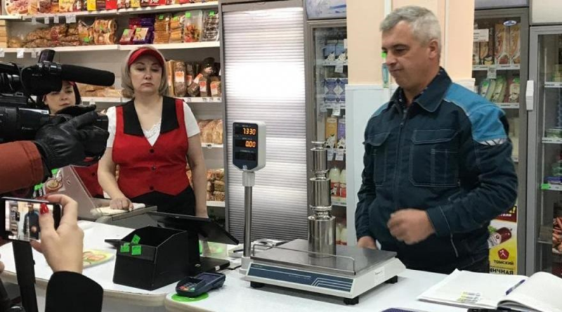 Красноярские эксперты проверили на точность весы в магазинах