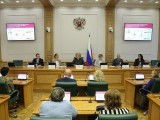 Развитие стандартов в сфере детских товаров и услуг обсудили в Совете Федерации